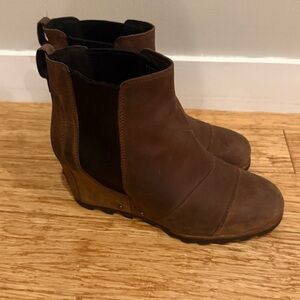 Sorel Joan of Arctic wedge Chelsea Brown Leather Ankle Booties